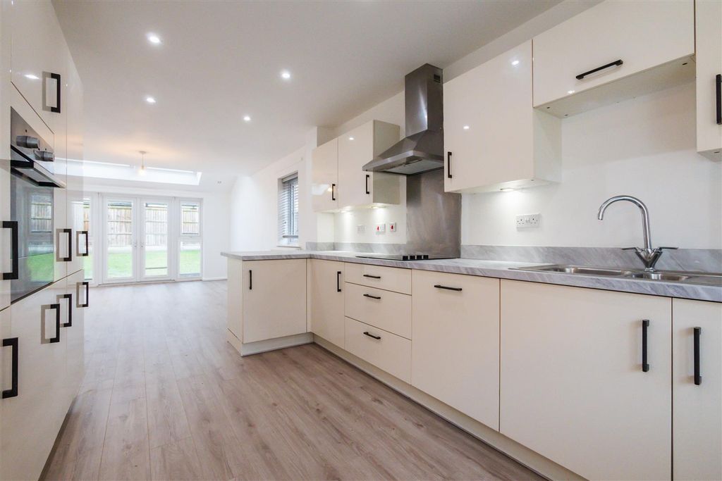 Additional image 15 of 3 bed semi-detached house to rentHerringbone Road, Worsley M28