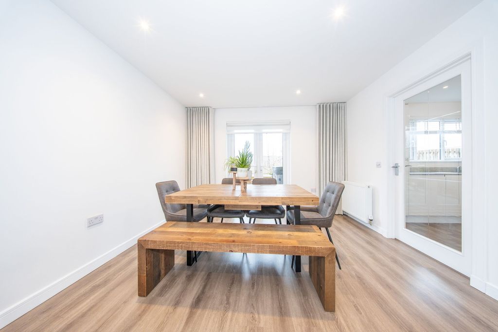 Additional image 6 of 3 bed detached house for saleBaxter Road, East Calder EH53