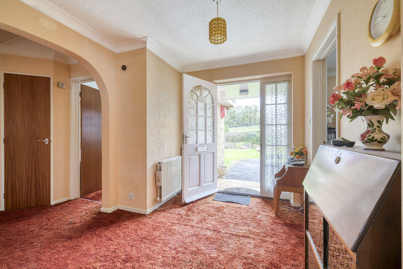 Three bedroom bungalow with attractive garden in Bruton  photo 5