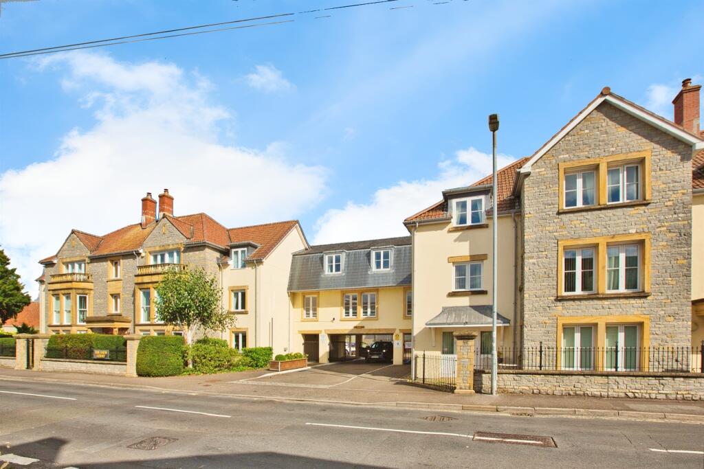 Somerton Road, Street
