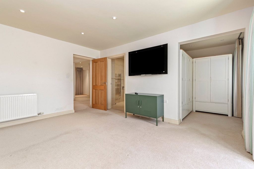 Additional image 9 of 2 bed flat for saleFlat 2 Murray Crescent House, The Rath, Milford Haven, Pembrokeshire SA73