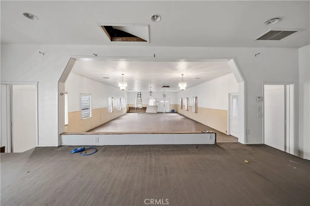 1101 W Florence Avenue, Los Angeles, CA 90044