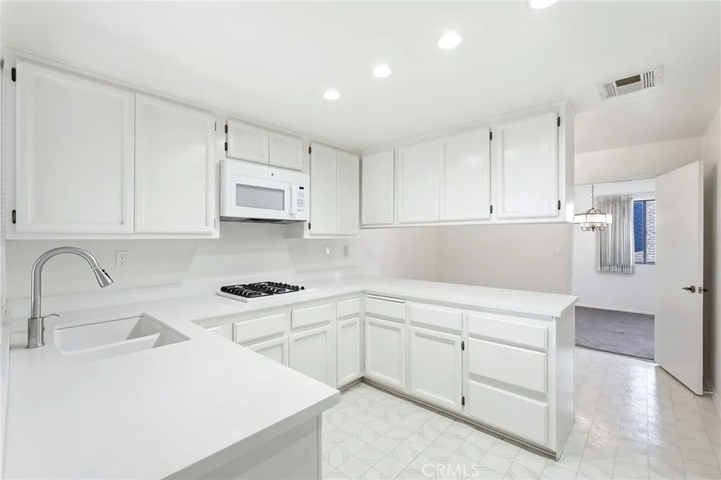 Additional image 47 of 7625 Reseda Blvd Unit 202, Reseda, CA 91335