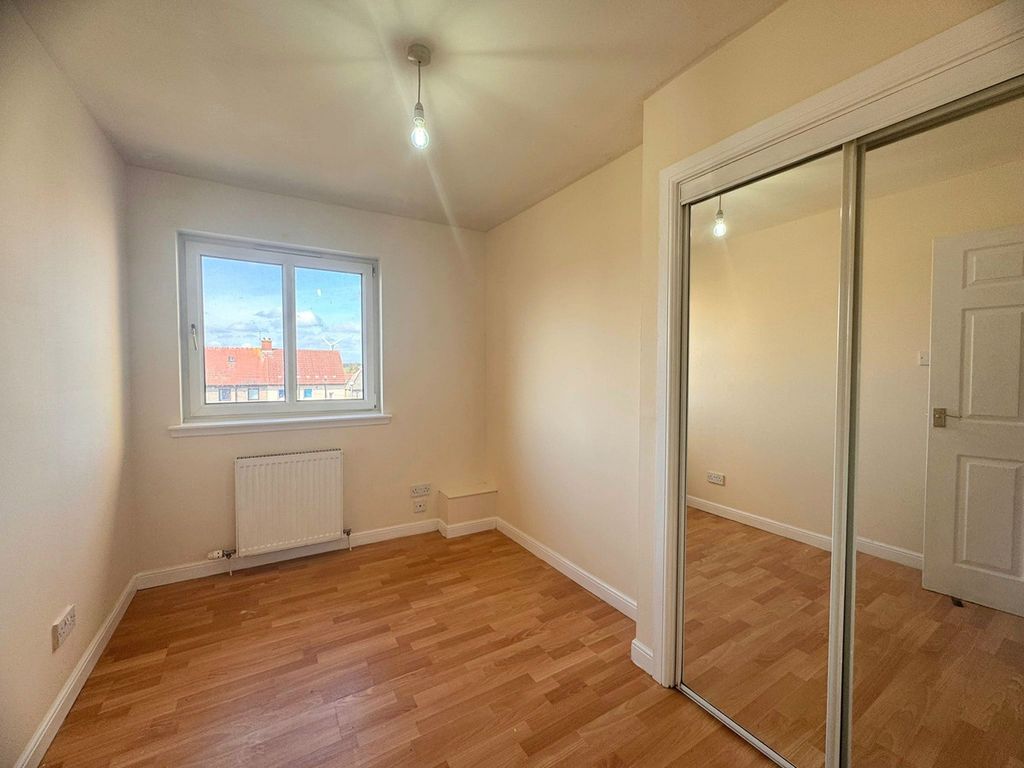 2 bed flat to rentHunters Lane, Bathgate EH47 photo 5