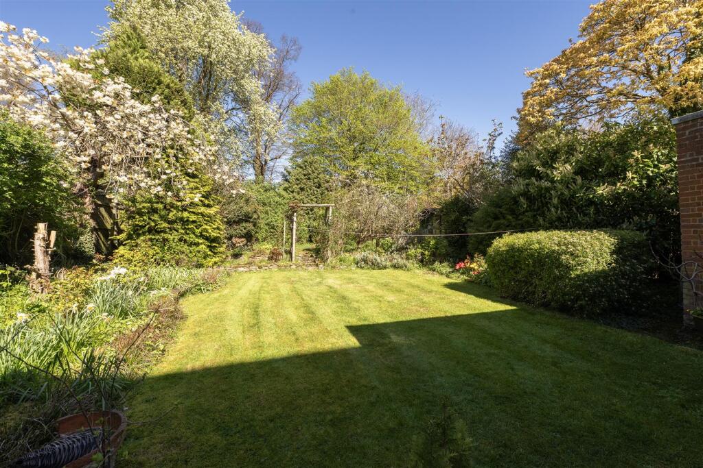 Carisbrooke Road, Harpenden photo 2