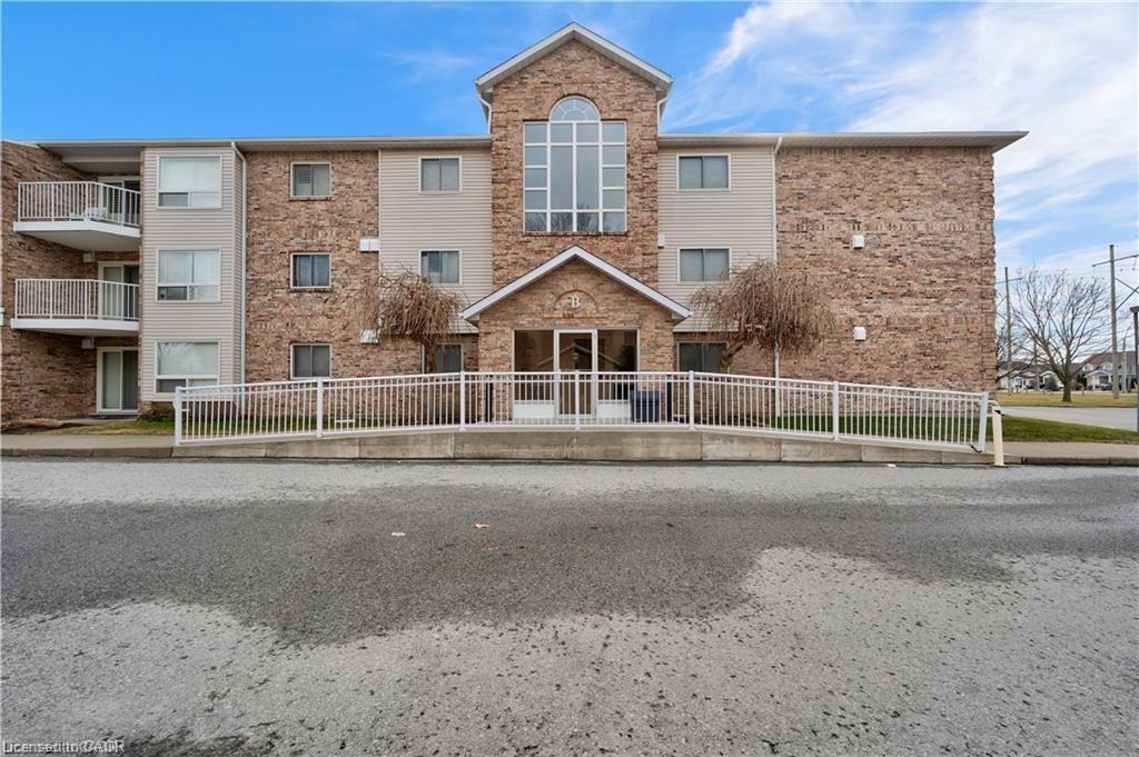 303B-1061 Vansickle Road N, St. Catharines, ON, L2M 2X4