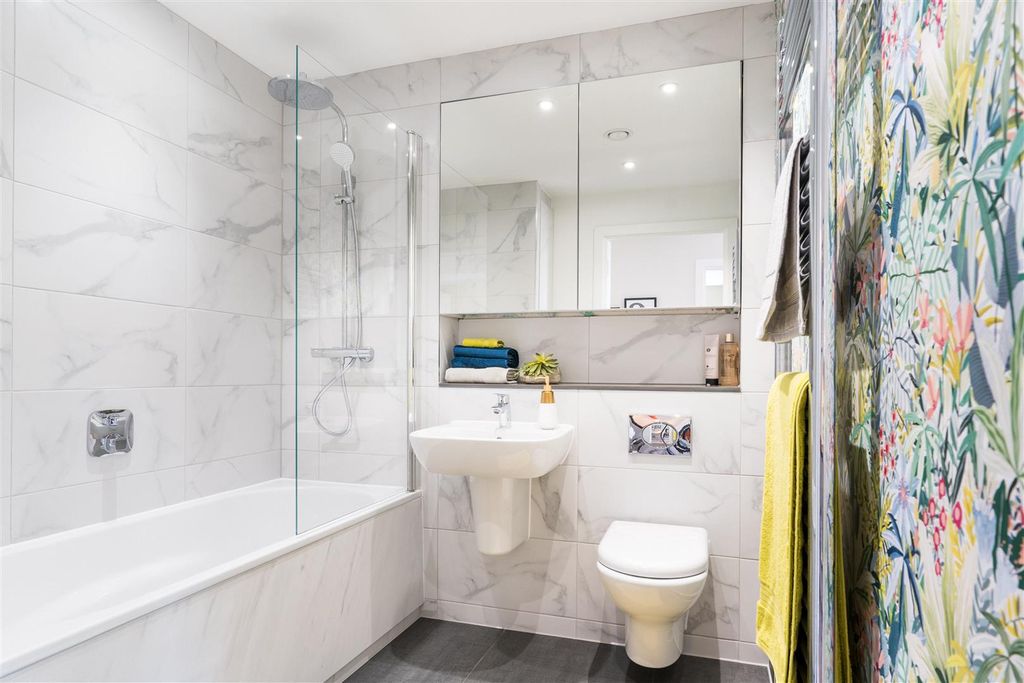 Additional image 4 of 3 bed flat for saleThe Railings, Middlewood Locks M5