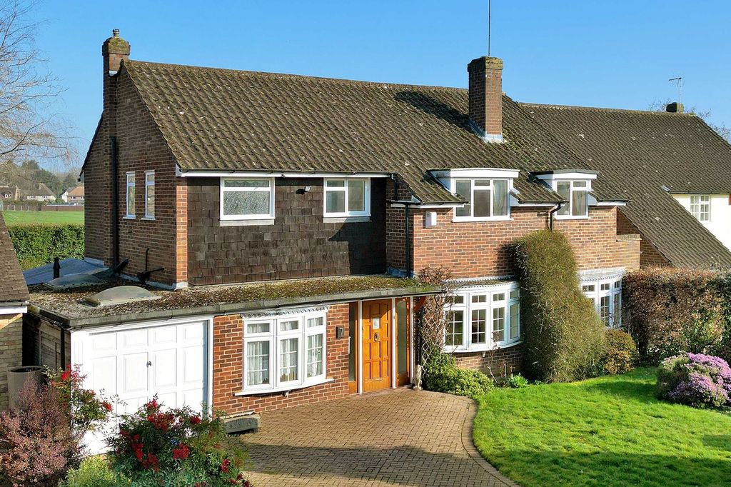 4 bed country house for saleHolly Close, Farnham Common, Buckinghamshire SL2