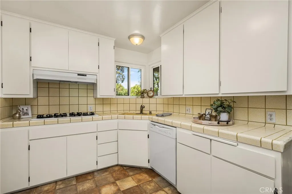 Additional image 27 of 1842 N Greenbrier Rd, Long Beach, CA 90815