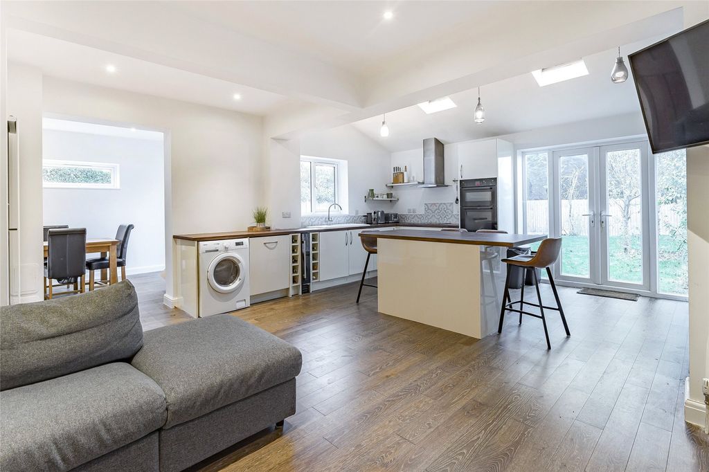 Additional image 2 of 4 bed semi-detached house to rentThe Drive, Cornmeadow Lane, Worcester, Worcestershire WR3