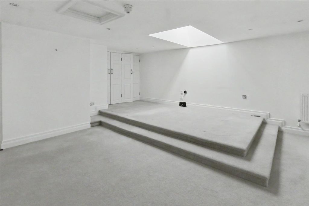 Additional image 12 of 3 bed flat to rentTown Street, Bramcote, Nottingham NG9