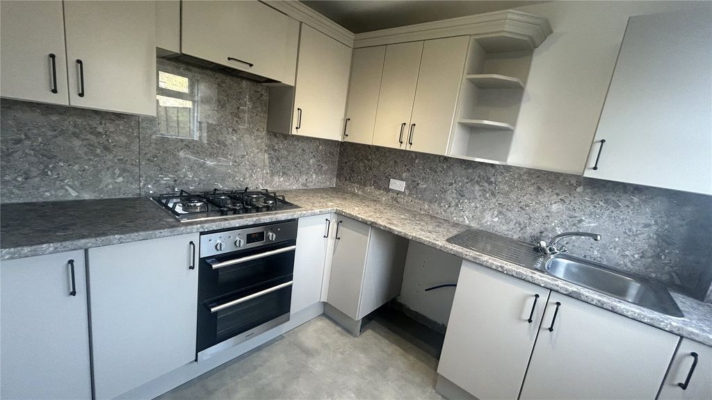 3 bed terraced house to rentPinhoe, Exeter, Devon EX1 photo 3