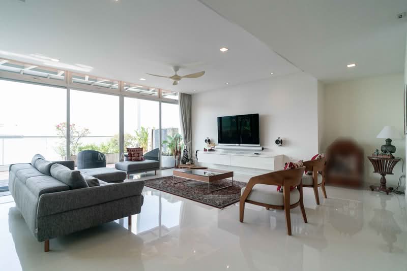 1 Amber Gardens photo 2