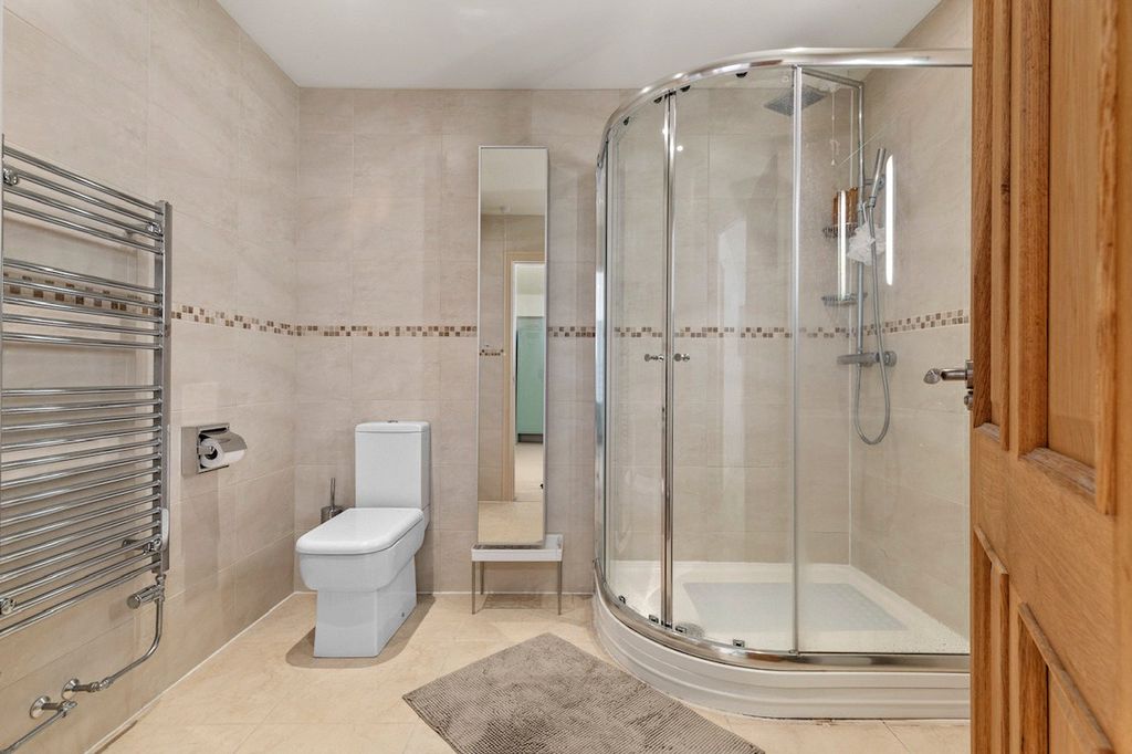 Additional image 10 of 2 bed flat for saleFlat 2 Murray Crescent House, The Rath, Milford Haven, Pembrokeshire SA73