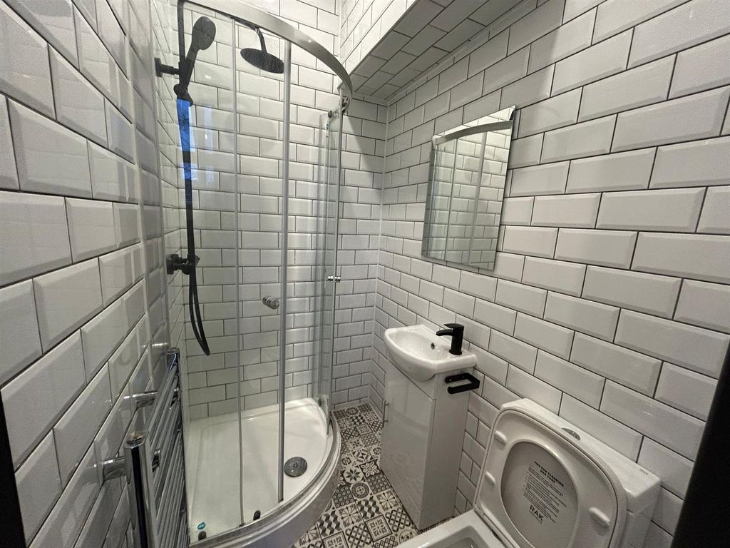 Room to rentVecqueray Street, Coventry CV1 photo 4