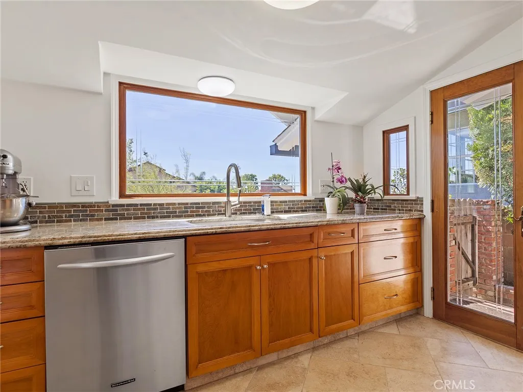Additional image 10 of 1012 N Sunset Canyon Drive, Burbank, CA 91504
