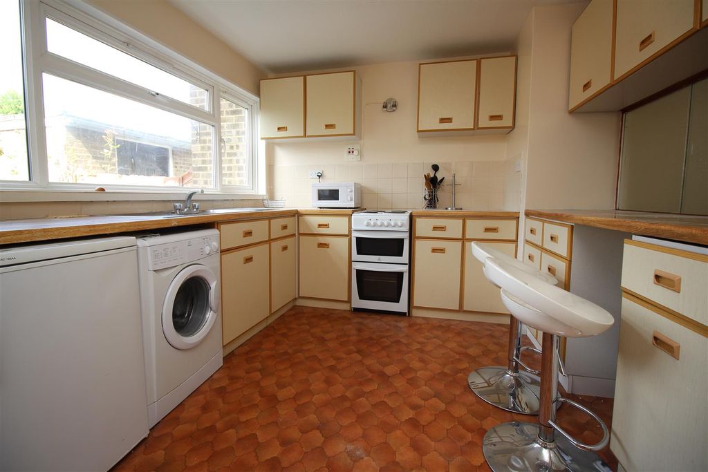 Additional image 3 of 4 bed end terrace house to rentSomner Close, Canterbury, Kent CT2