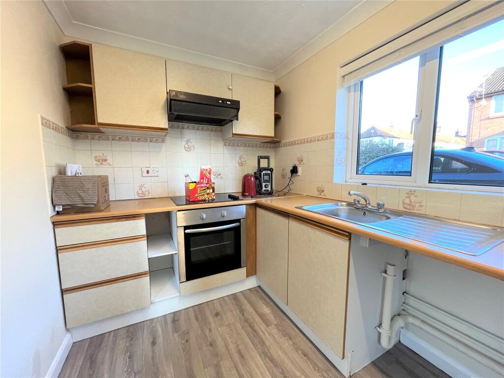 Summerdown Court, White Horse Way photo 2
