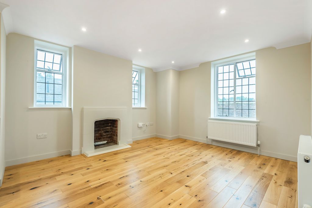 Additional image 4 of 2 bed flat to rentLammas Lane, Esher, Surrey KT10