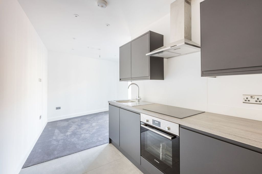 2 bed flat to rentFrith Road, Connect House CR0 photo 2