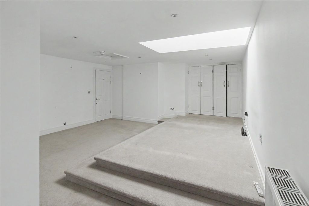 Additional image 13 of 3 bed flat to rentTown Street, Bramcote, Nottingham NG9