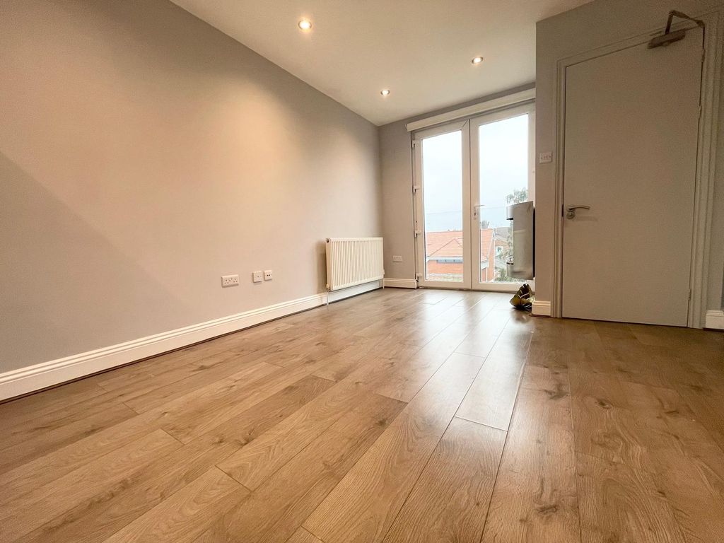 Additional image 9 of 2 bed flat to rentVictoria Road, London NW7