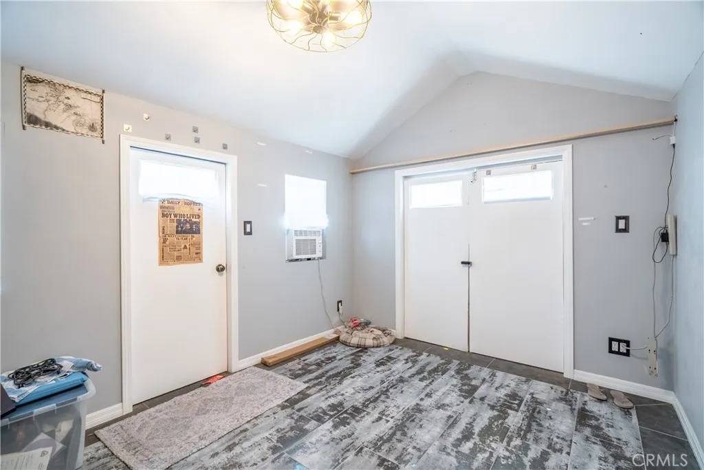 Additional image 101 of 17504 Hamlin St, Van Nuys, CA 91406