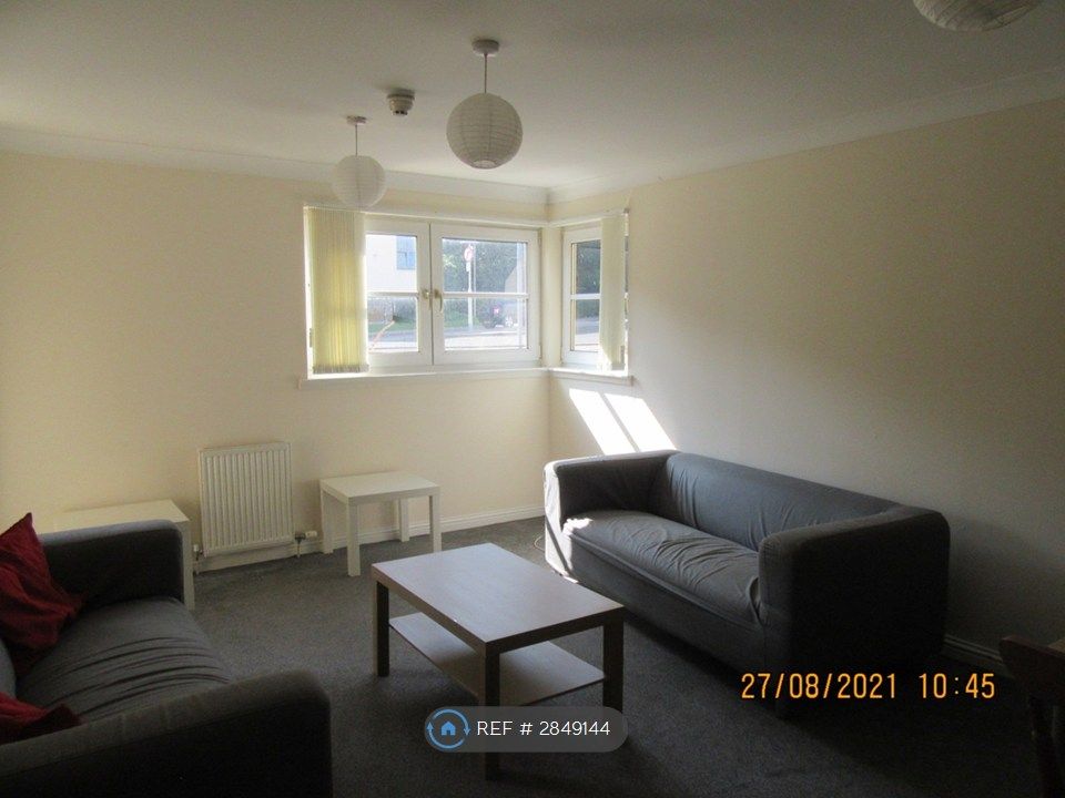 3 bed flat to rentDaniel Terrace, Dundee DD1 photo 2