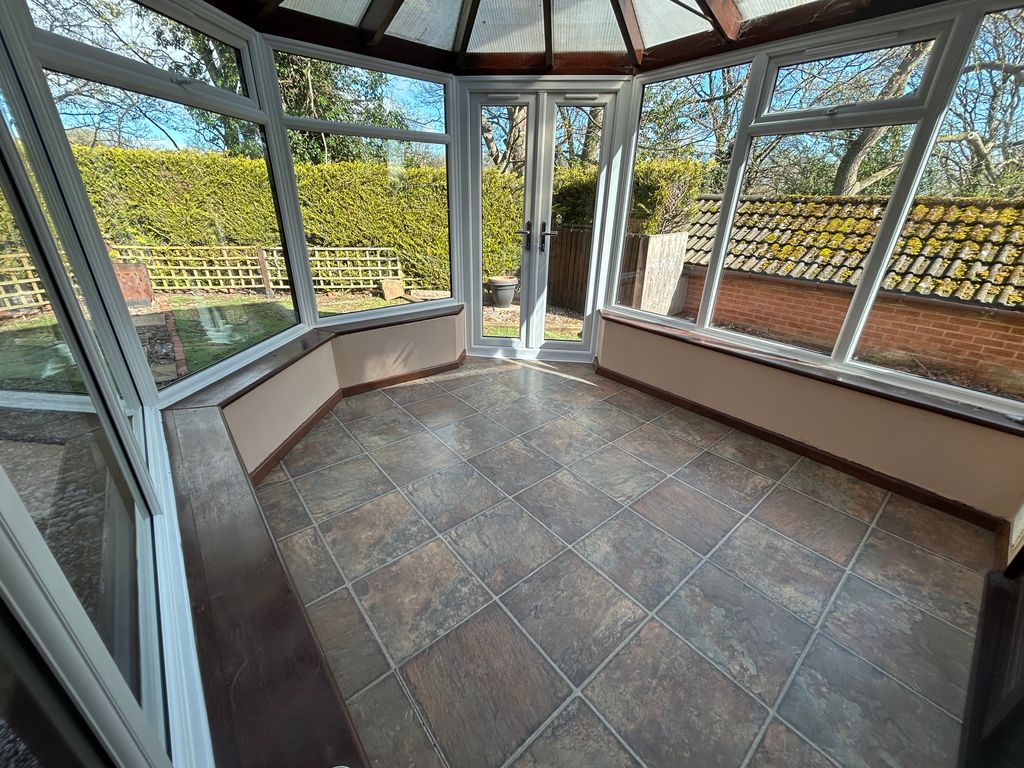 3 bed detached house to rentWrexham LL14 photo 5
