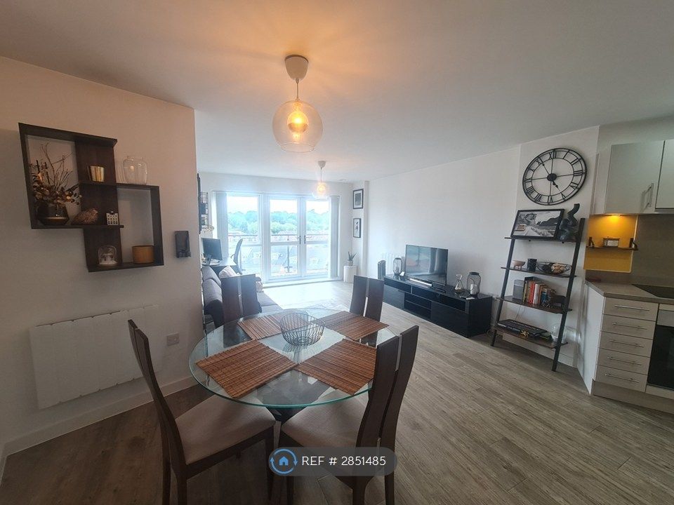 2 bed flat to rentIfield Road, Crawley RH11 photo 2