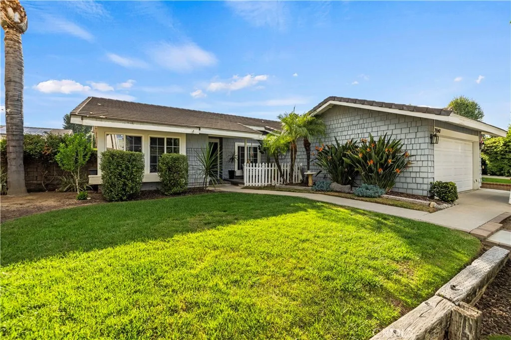 Additional image 136 of 25547 Via Impreso, Valencia, CA 91355