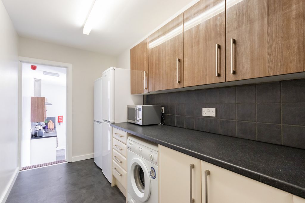 7 bed shared accommodation to rentCardigan Road, Leeds LS6 photo 5