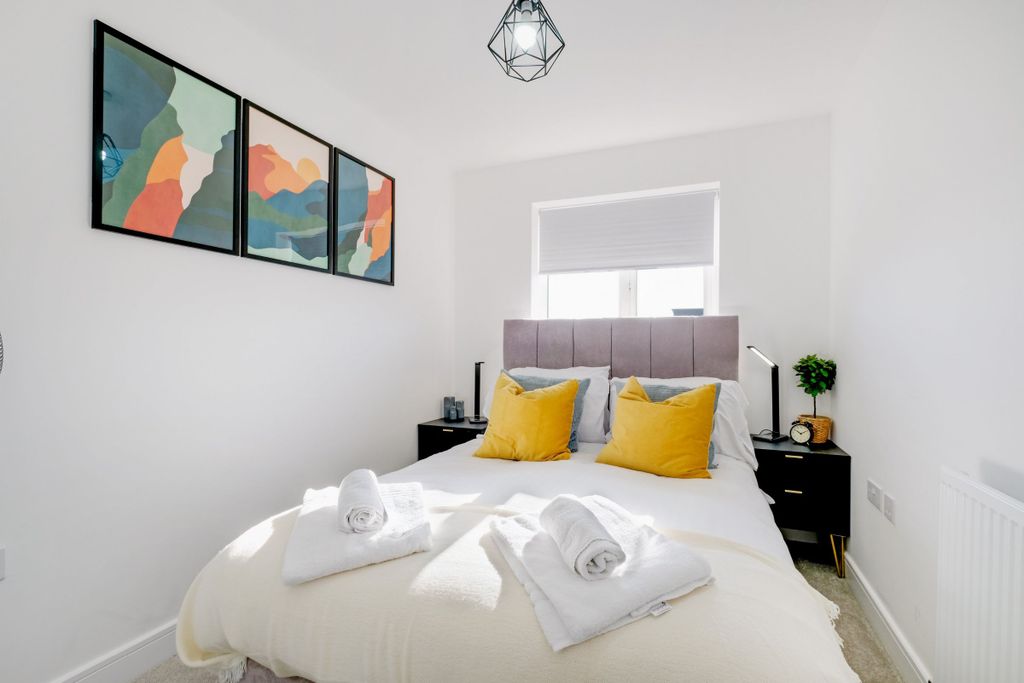 Additional image 30 of 5 bed semi-detached house to rentKempster Way, Weston Turville, Aylesbury HP22