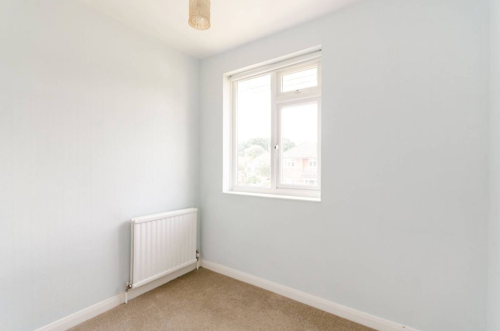 Additional image 9 of 3 bed semi-detached house to rentQuinton Road, Thames Ditton KT7