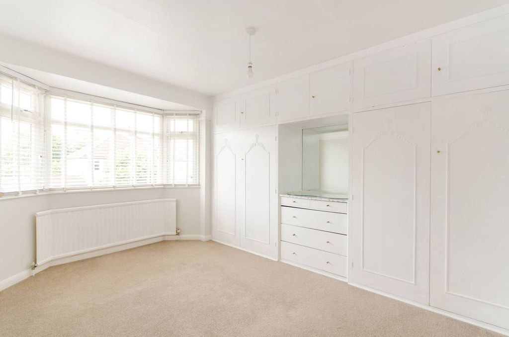 Additional image 3 of 3 bed semi-detached house to rentQuinton Road, Thames Ditton KT7