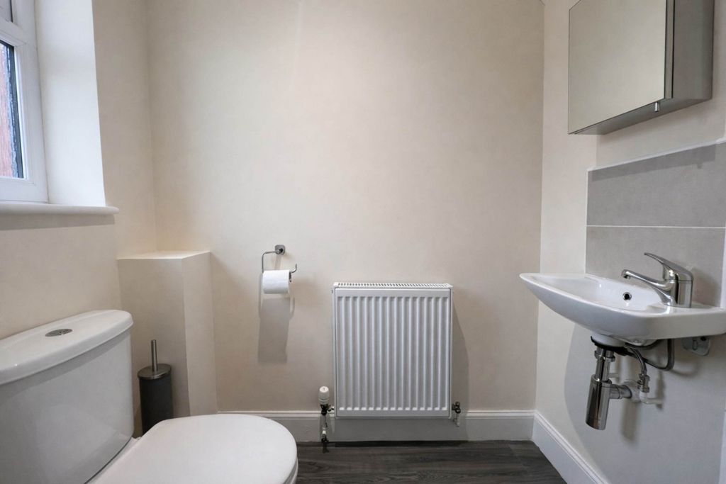 Additional image 4 of 1 bed semi-detached house to rentSomerset Avenue, Luton LU2