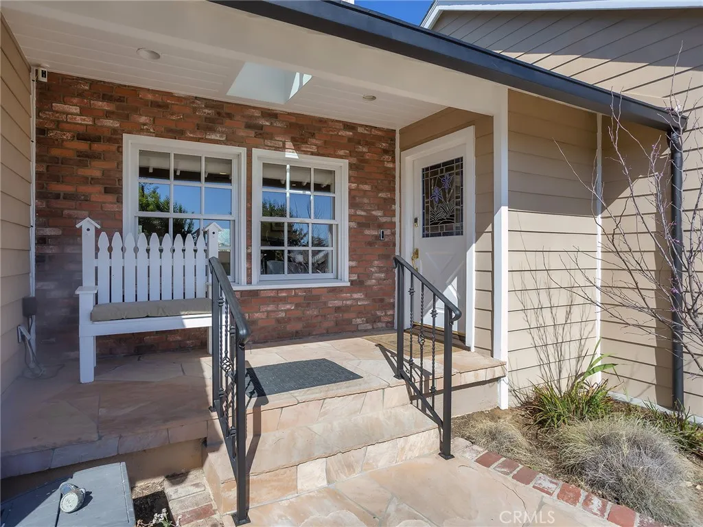 Additional image 3 of 1012 N Sunset Canyon Drive, Burbank, CA 91504