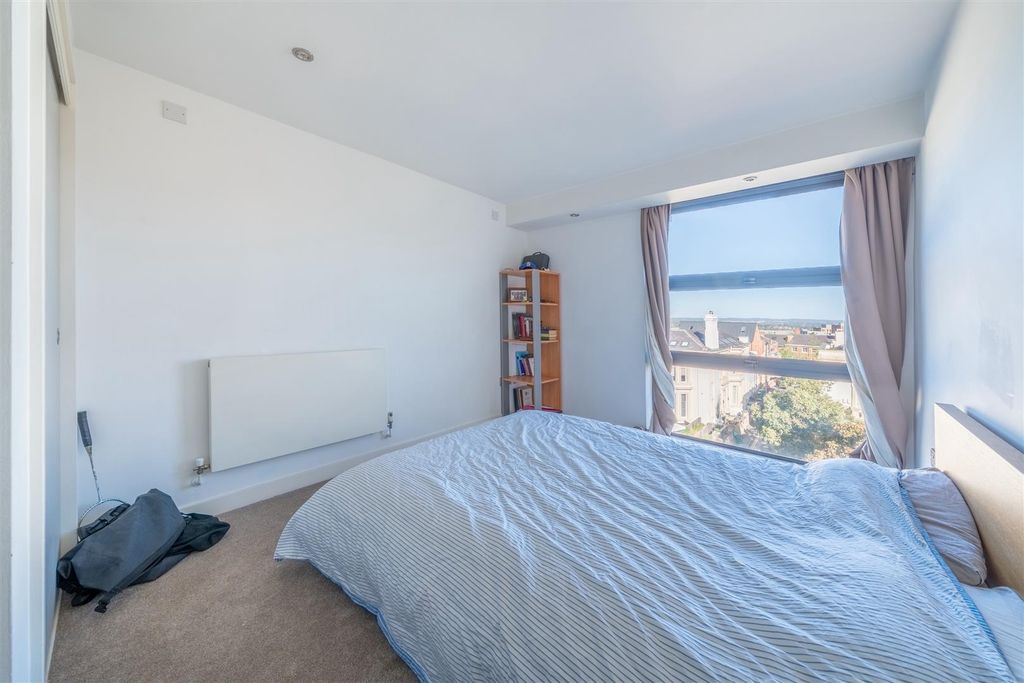 Additional image 10 of 2 bed flat for saleWestern Terrace, The Park NG7
