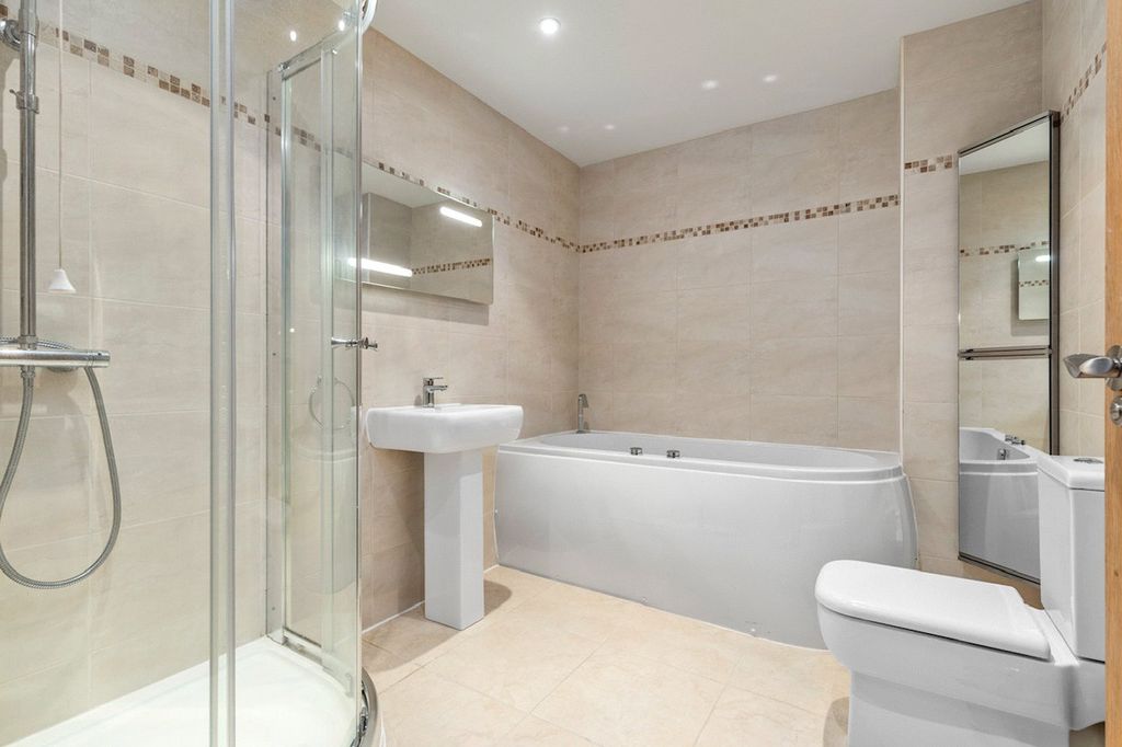 Additional image 29 of 2 bed flat for saleFlat 2 Murray Crescent House, The Rath, Milford Haven, Pembrokeshire SA73