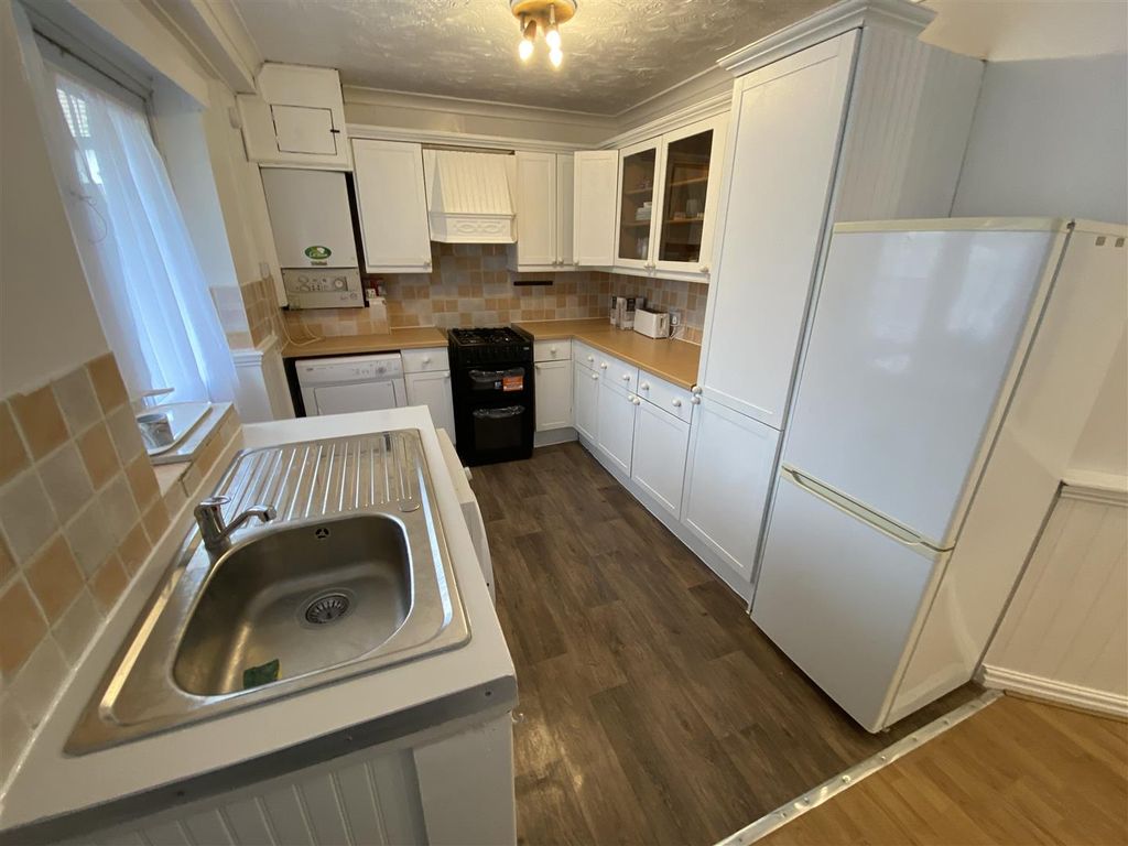 Additional image 5 of 2 bed terraced house to rentLangley Crescent, Dagenham RM9