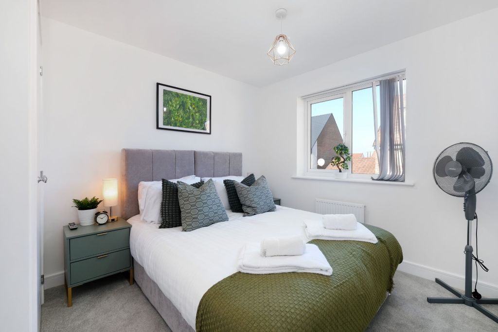 Additional image 16 of 5 bed semi-detached house to rentKempster Way, Weston Turville, Aylesbury HP22
