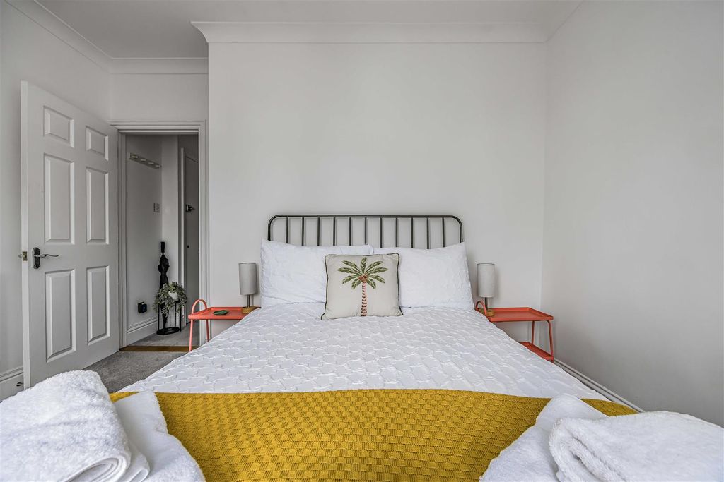 Additional image 7 of 1 bed flat for saleNorth Street, Emsworth PO10