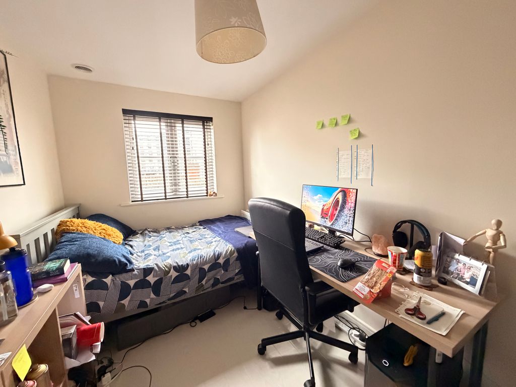 2 bed flat to rentEast Fields Road, Bristol BS16 photo 4