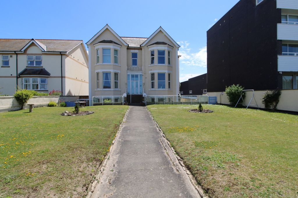 Studio to rent39 East Parade, Rhyl, Denbighshire LL18