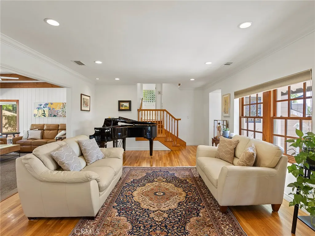 Additional image 88 of 1012 N Sunset Canyon Drive, Burbank, CA 91504