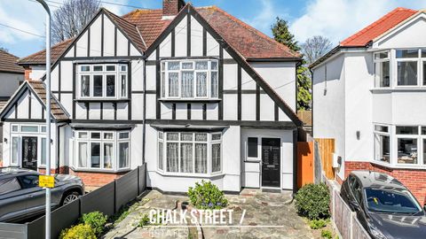 Suttons Gardens, Hornchurch RM12