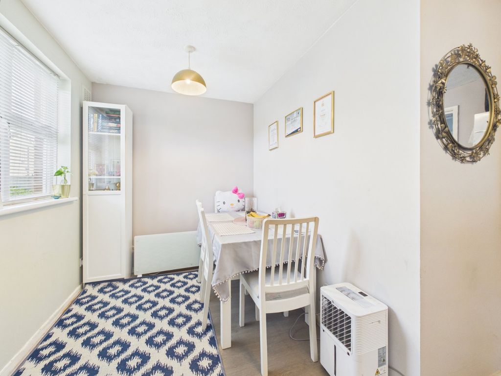 Additional image 7 of 2 bed flat for saleBoveney Close, Cippenham, Berkshire SL1