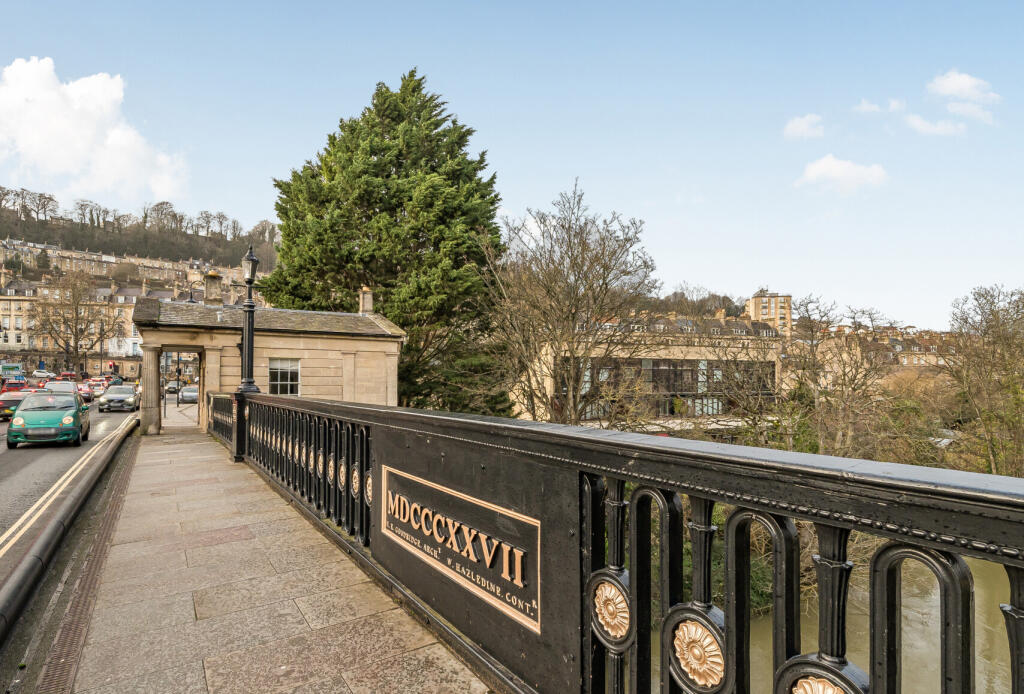 Cleveland Place East, Bath, BA1
