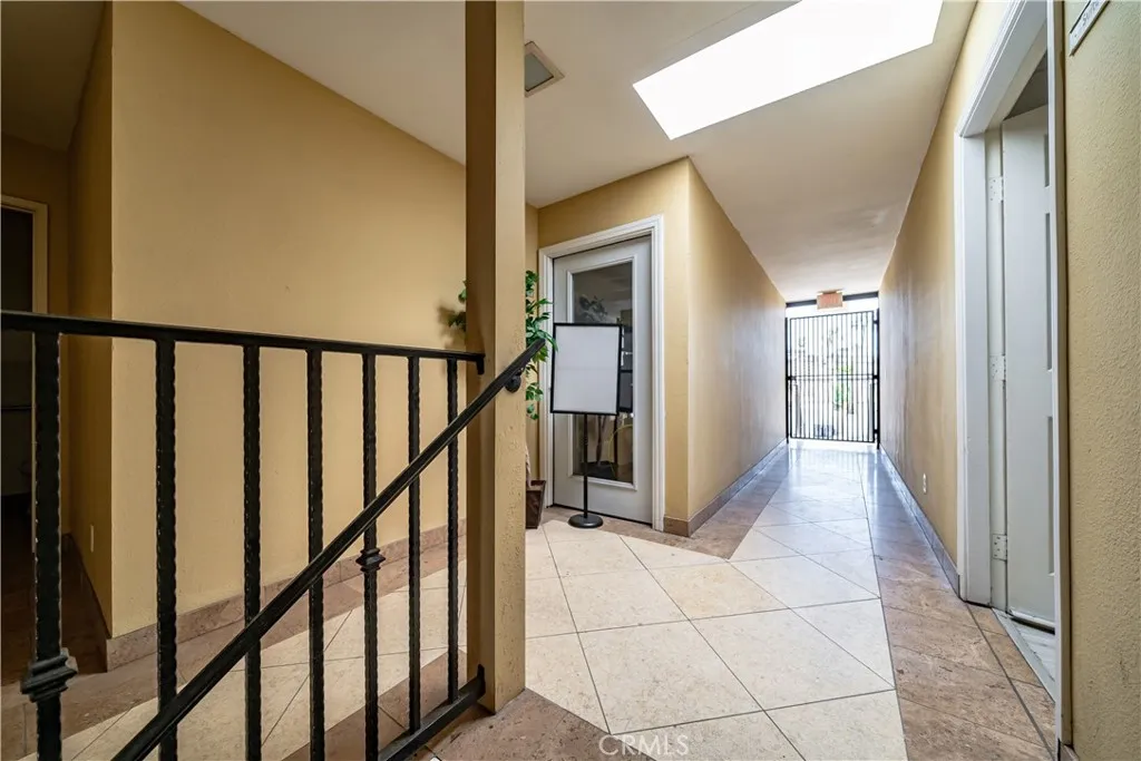 Additional image 17 of 526 Main St, Huntington Beach, CA 92648