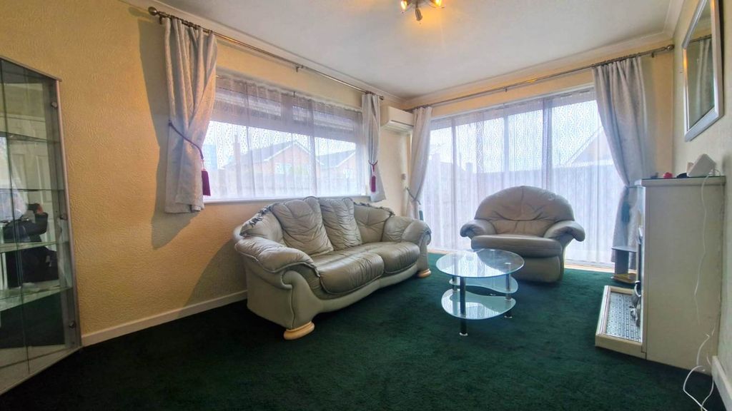Additional image 2 of 3 bed semi-detached bungalow to rentOnslow Road, Luton LU4